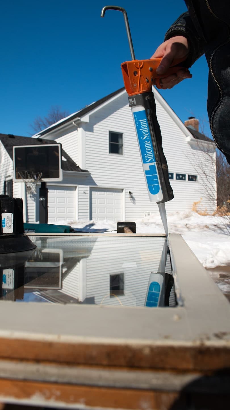 Chicago Window Caulking Service ⭐ 1,500 + Positive Reviews