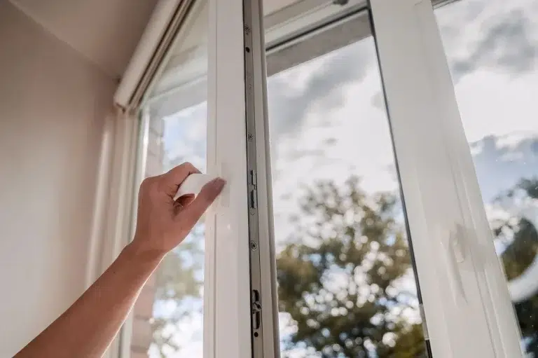 Cleaning Vinyl Windows and Maintaining Them